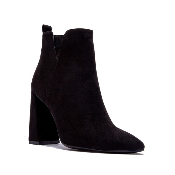 Qupid Black Suede Pyramid Heel Ankle Booties - Picture 2 of 6